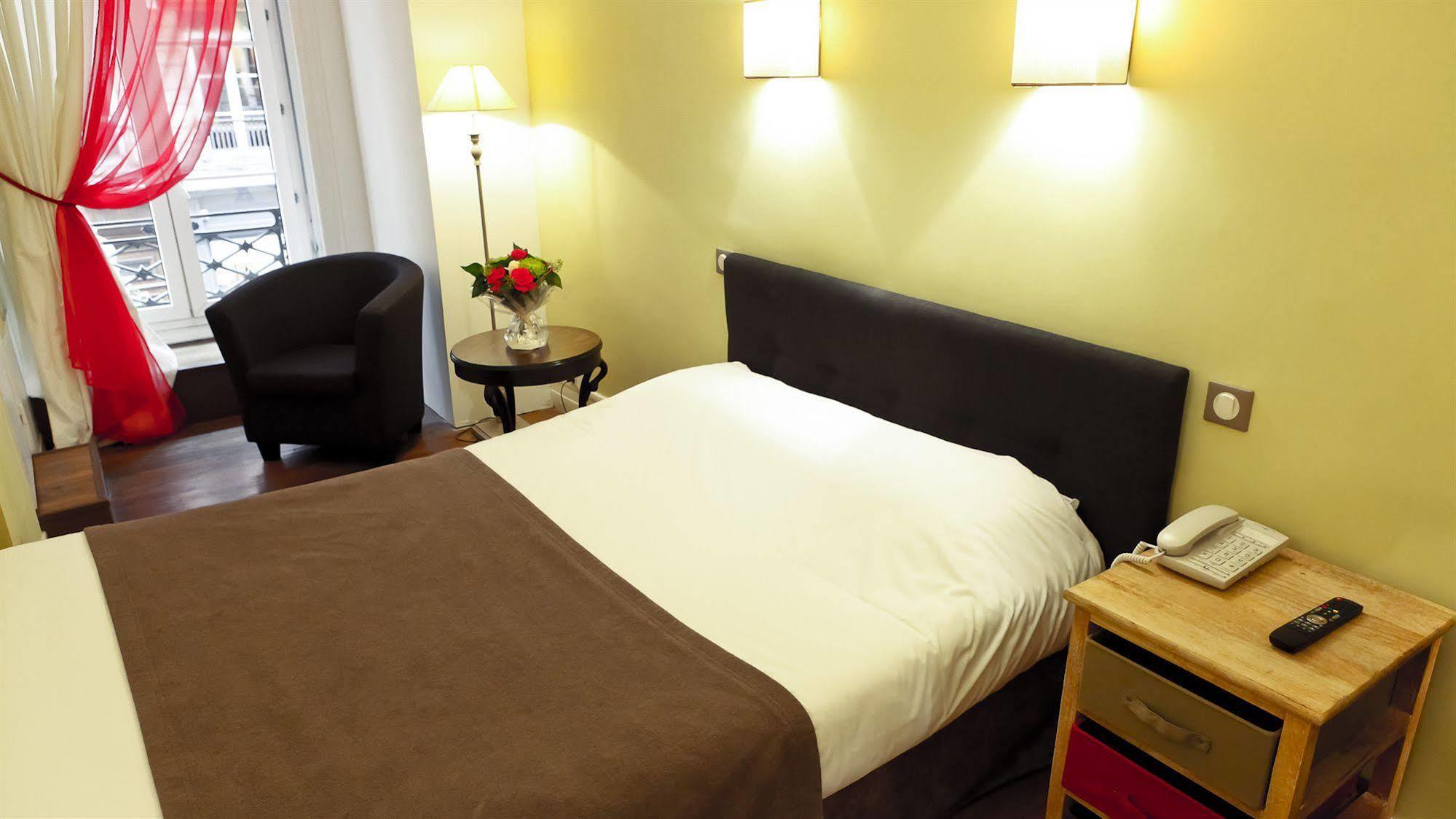 โฮเต็ล ดู โดแฟง Hotel ลียง ภายนอก รูปภาพ
